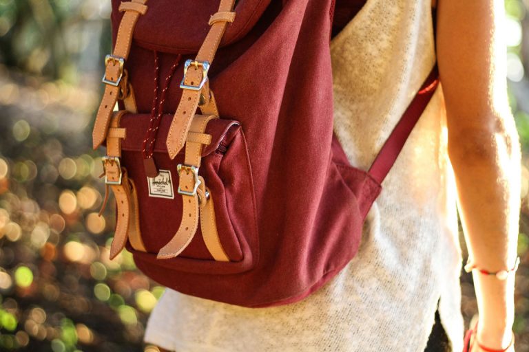 Titelbild zu „Tasche vs. Rucksack“